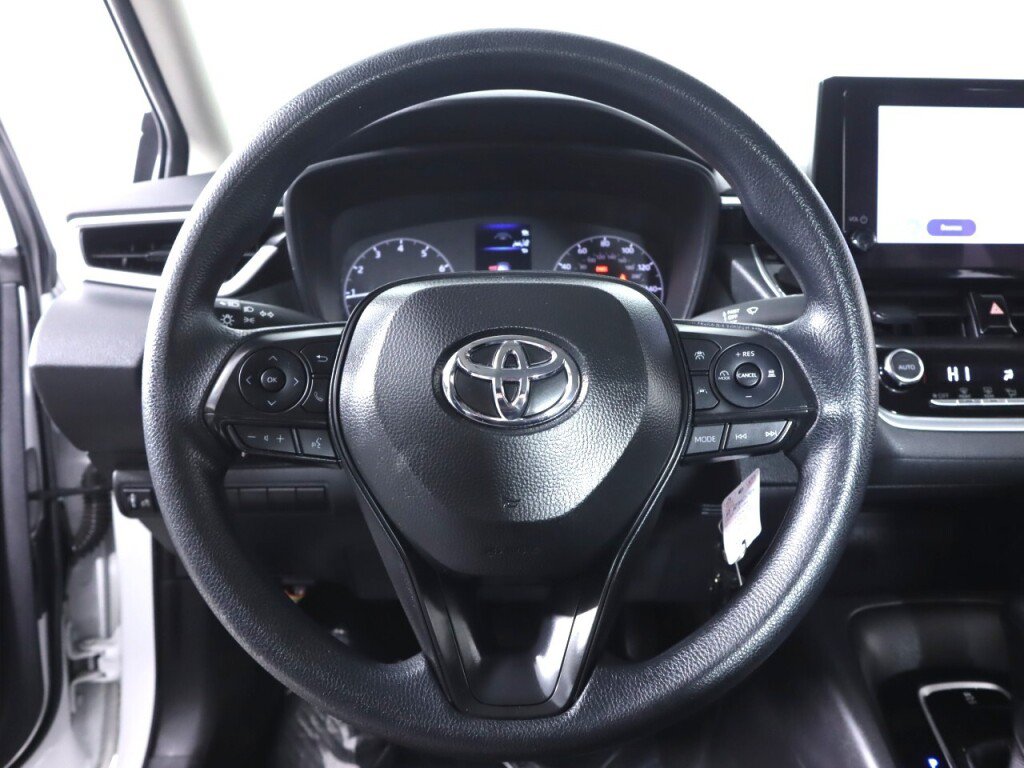 Used 2025 Toyota Corolla LE FWD image 11