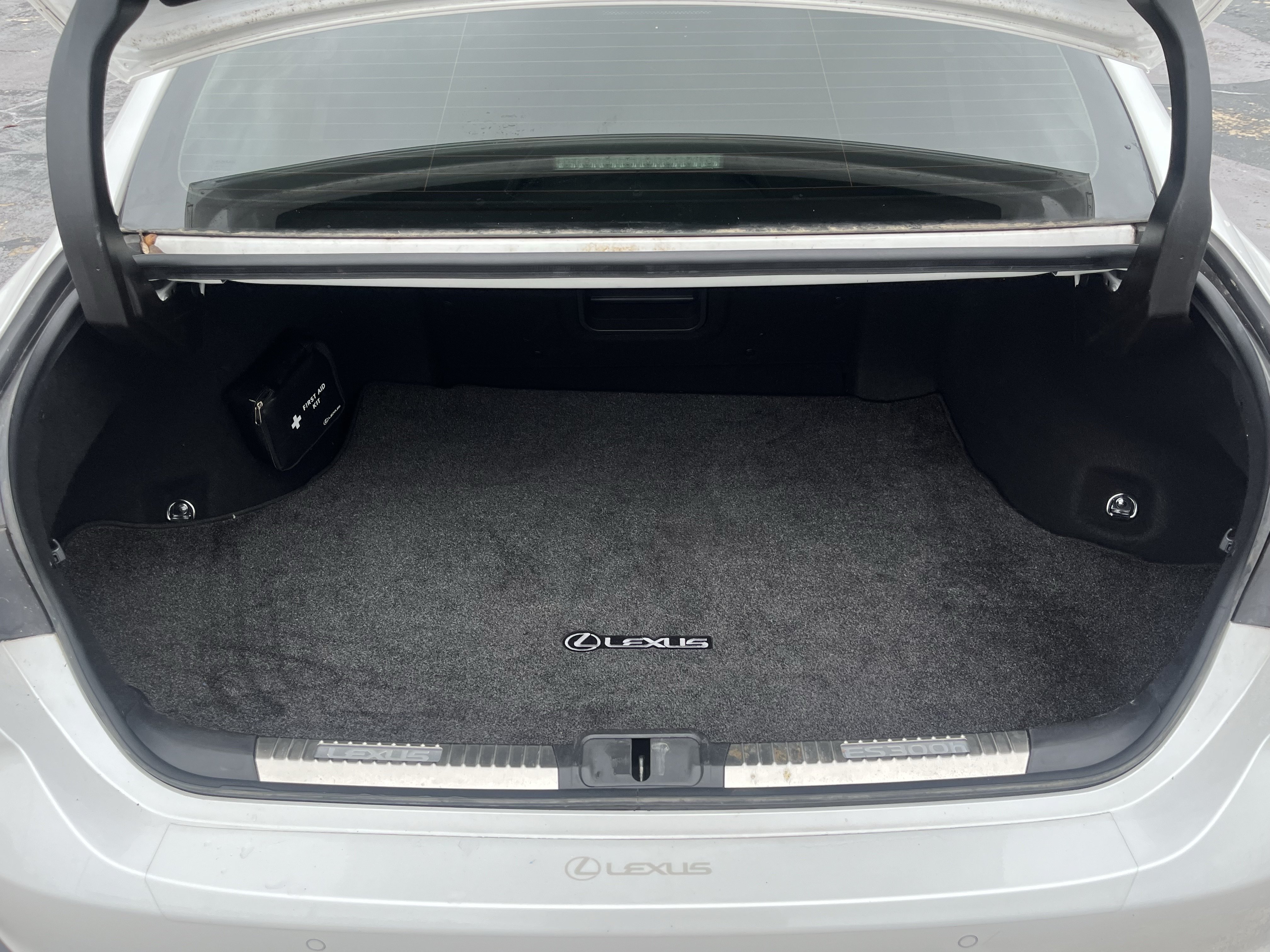 Used 2019 Lexus ES 300h Ultra Luxury w/ Accessory Package 2 FWD image 13