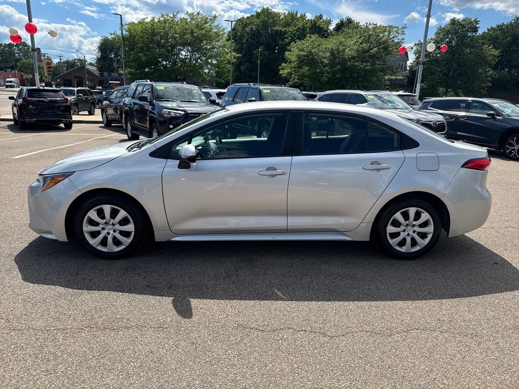 Used 2024 Toyota Corolla LE FWD image 4
