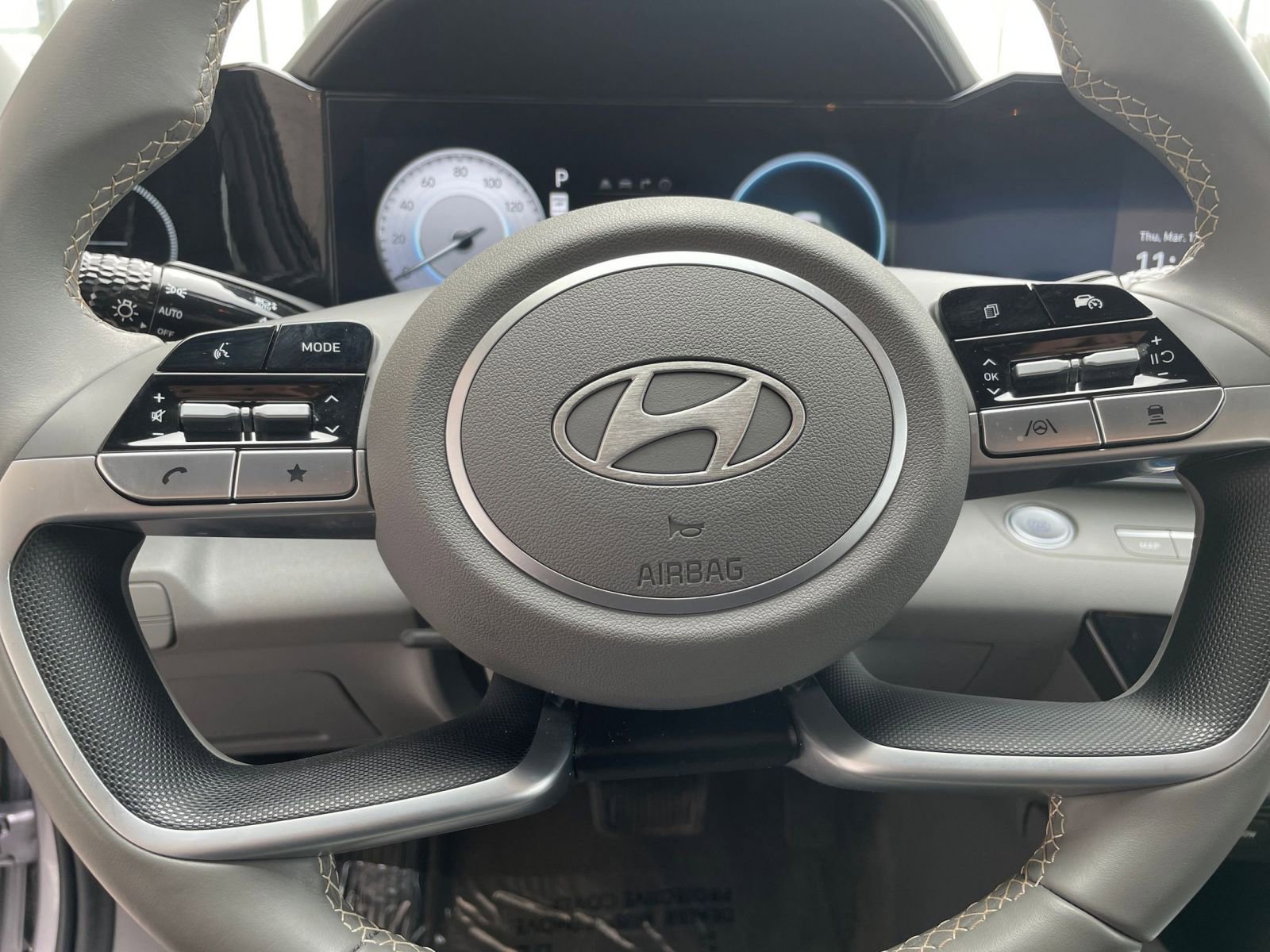 Used 2025 Hyundai Elantra SEL image 25