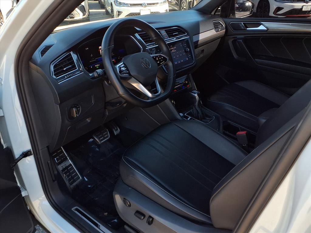 Used 2022 Volkswagen Tiguan SE R-Line image 15