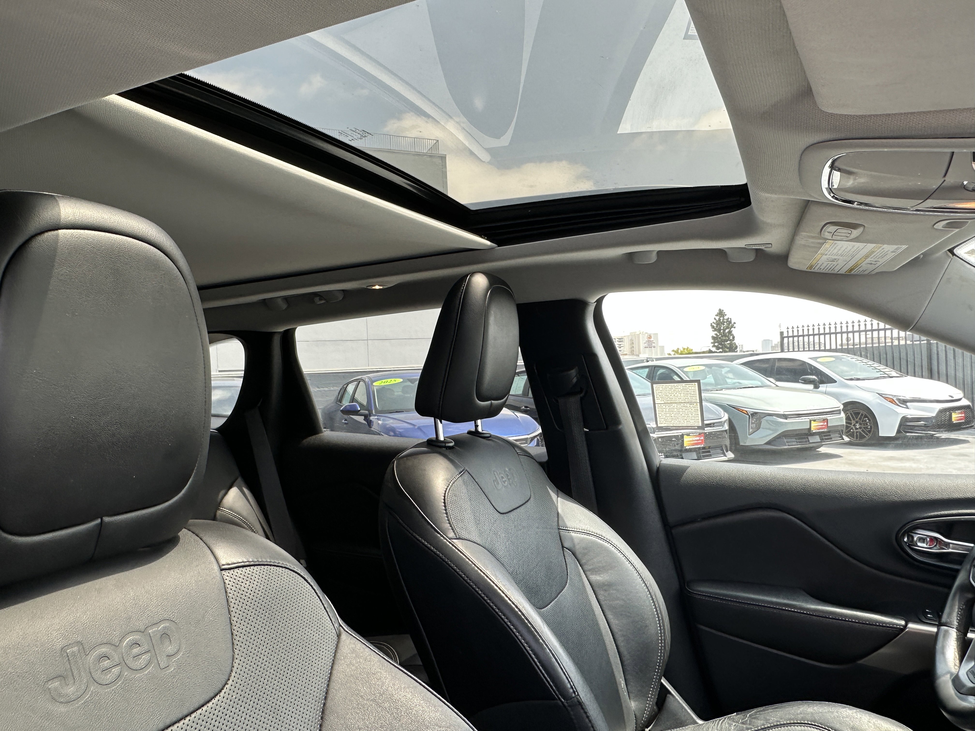 Used 2019 Jeep Cherokee Limited AWD/4WD image 19