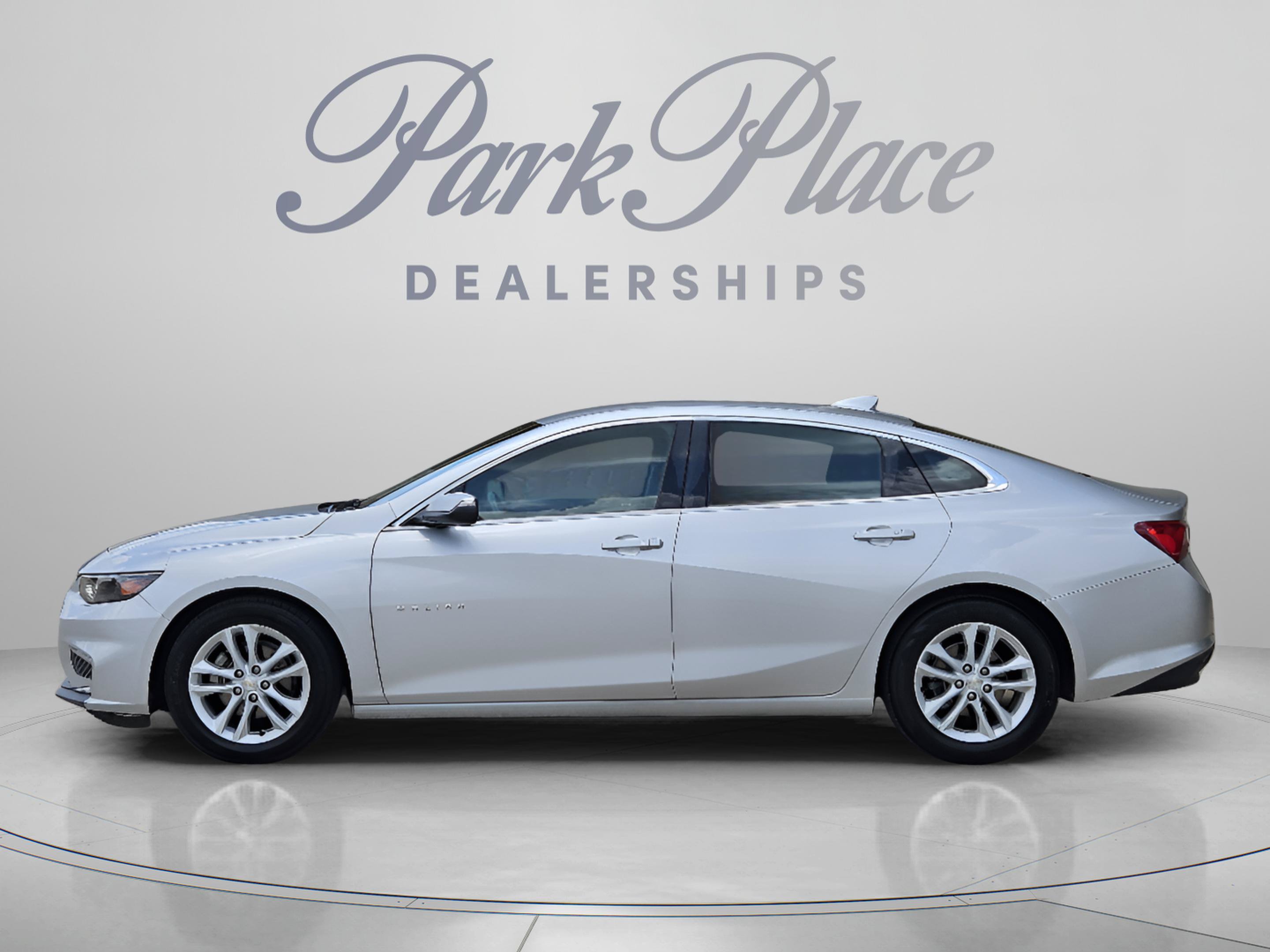 Used 2016 Chevrolet Malibu LT FWD image 2
