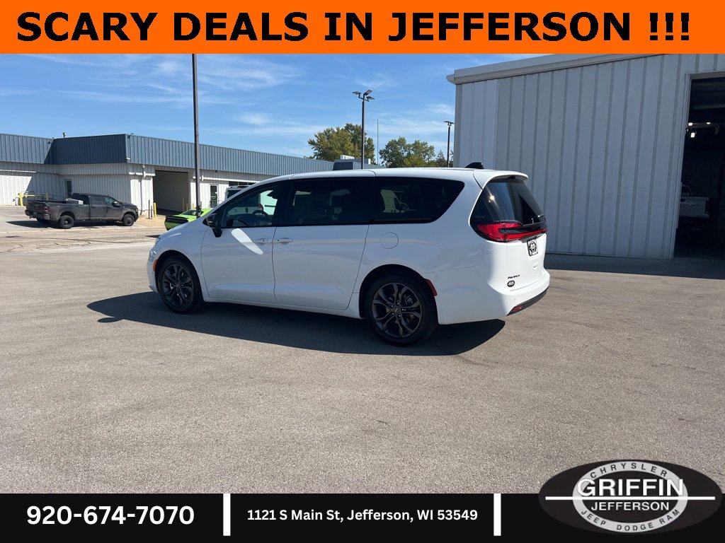 New 2026 Chrysler Pacifica Select image 19