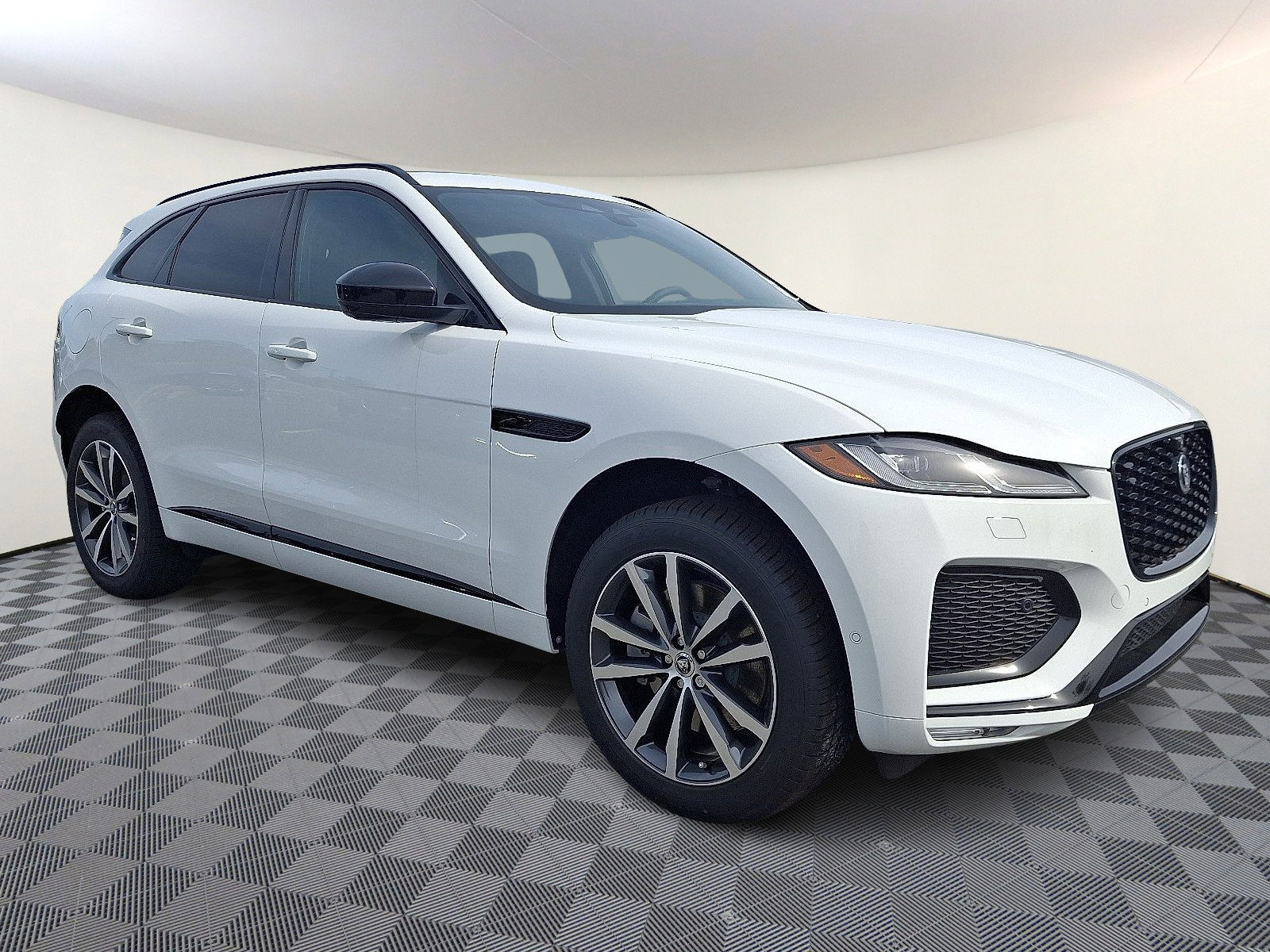 New 2026 Jaguar F-PACE R-Dynamic S image 5