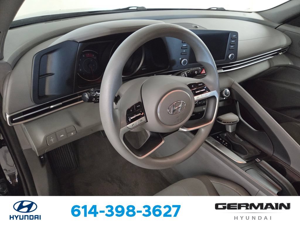 Used 2023 Hyundai Elantra SEL w/ Preferred Accessory Package FWD image 18