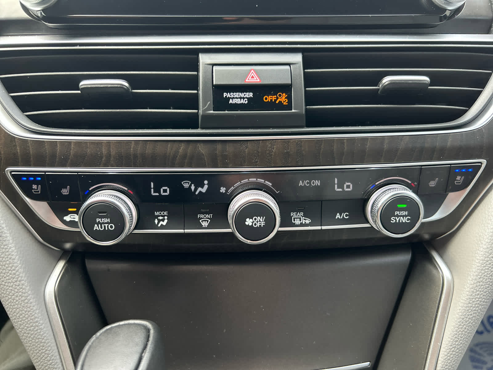 Used 2018 Honda Accord Touring image 19