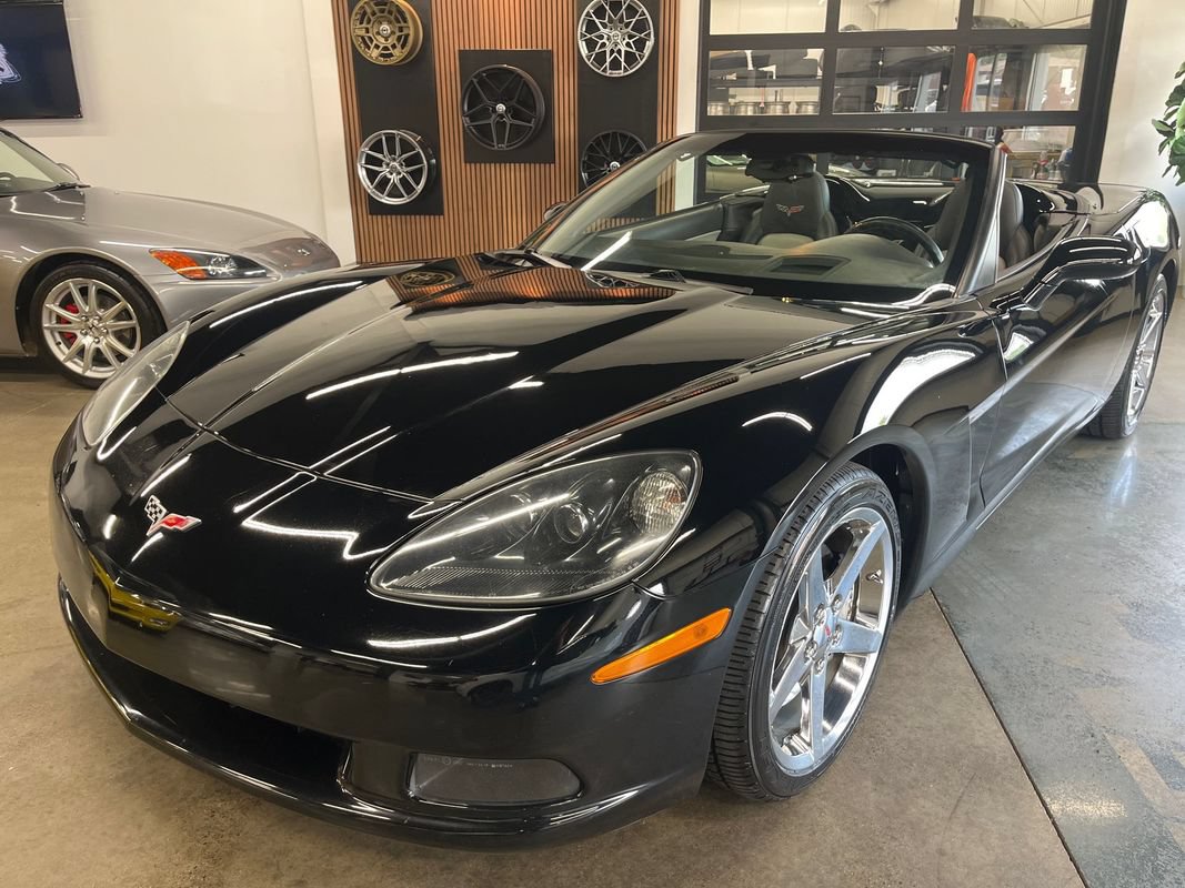 Used 2007 Chevrolet Corvette Coupe w/ Preferred Equipment Group RWD image 2