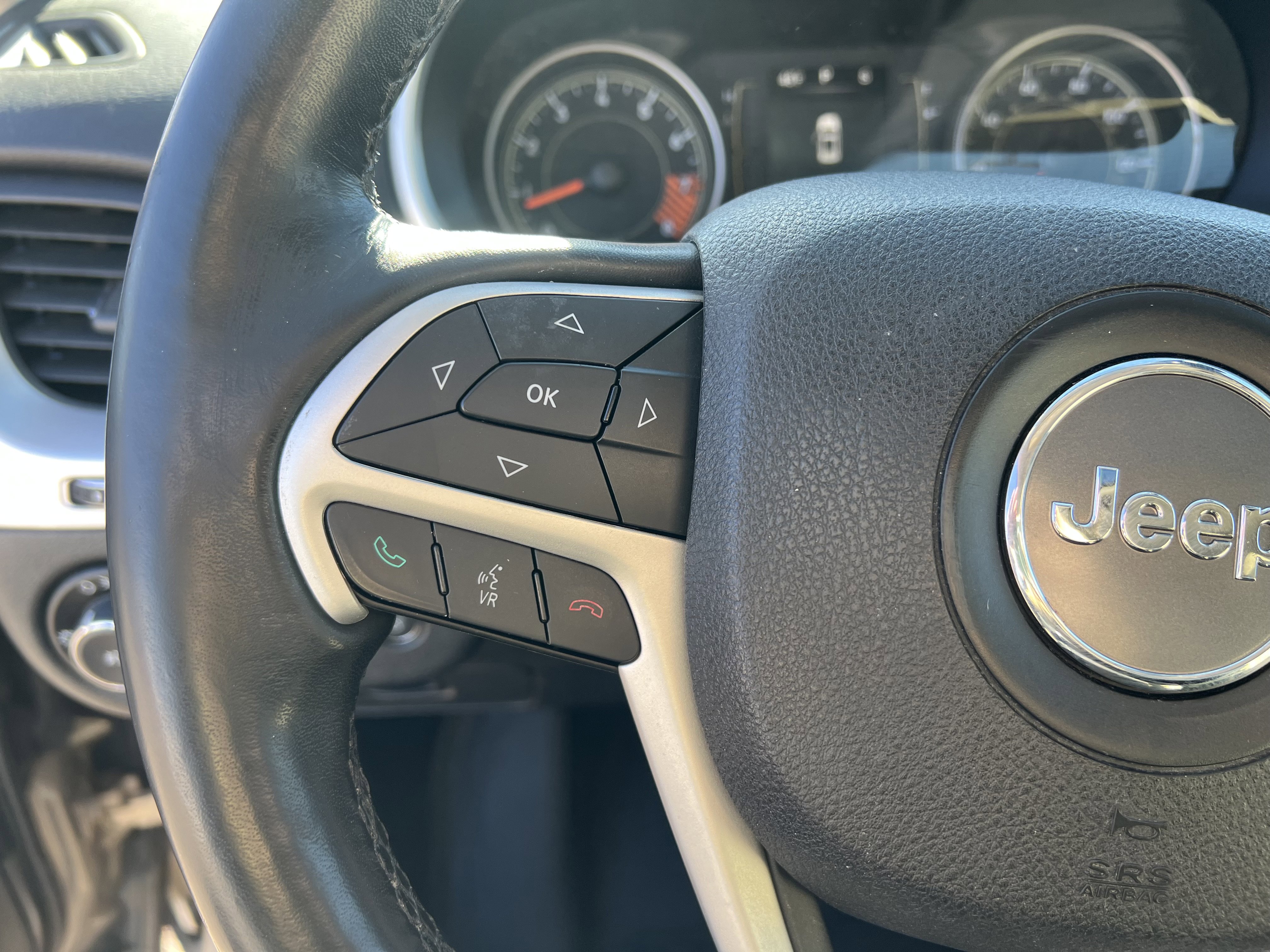 Used 2015 Jeep Cherokee Latitude w/ Comfort/Convenience Group image 20