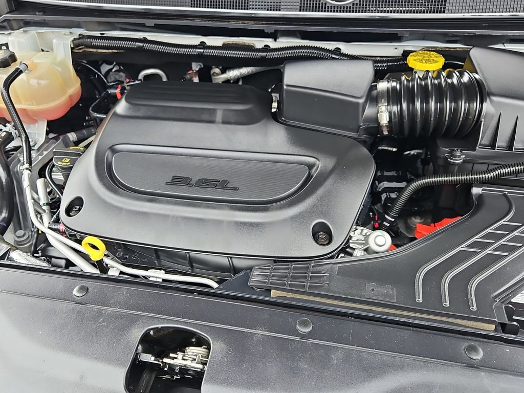 Used 2022 Chrysler Pacifica Touring-L image 27