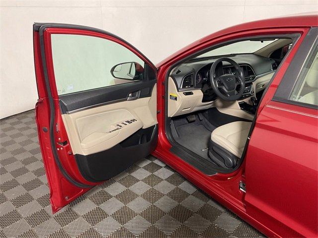 Used 2017 Hyundai Elantra SE image 11