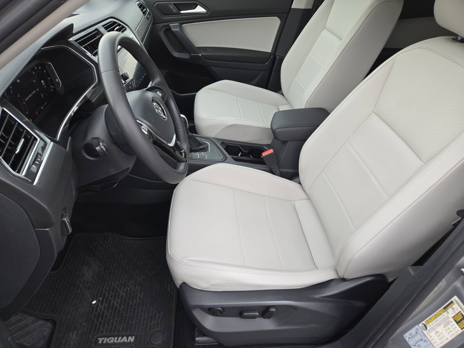 Used 2020 Volkswagen Tiguan SEL image 11