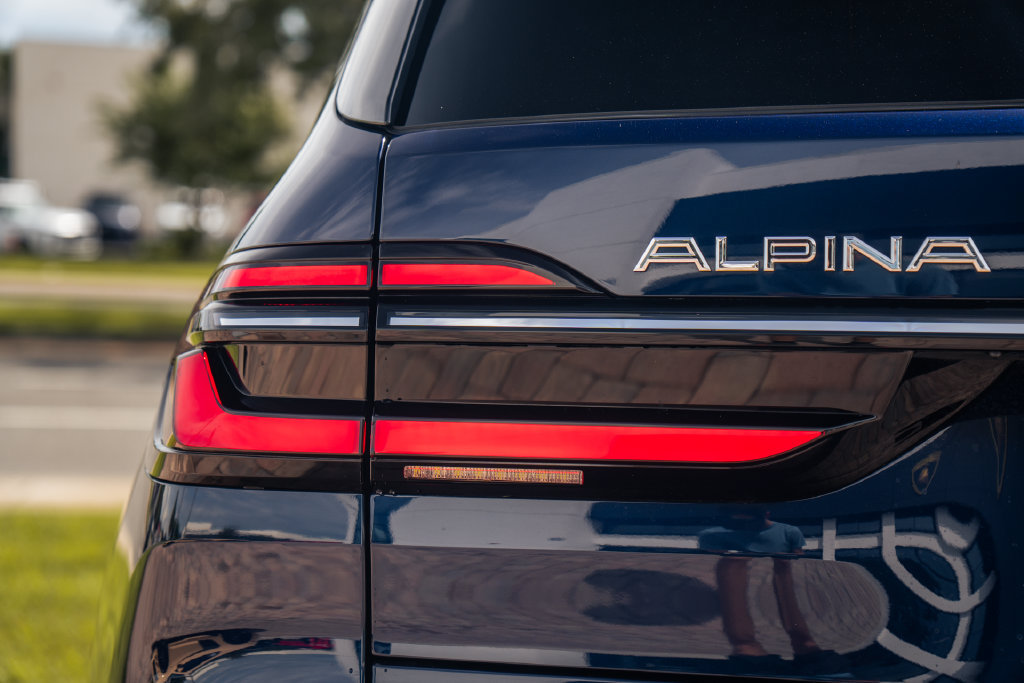 Used 2024 BMW ALPINA XB7 AWD/4WD image 11