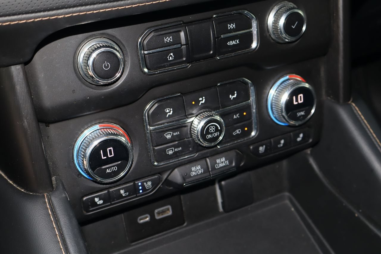 Used 2023 GMC Yukon XL AT4 w/ Technology Package AWD/4WD image 27