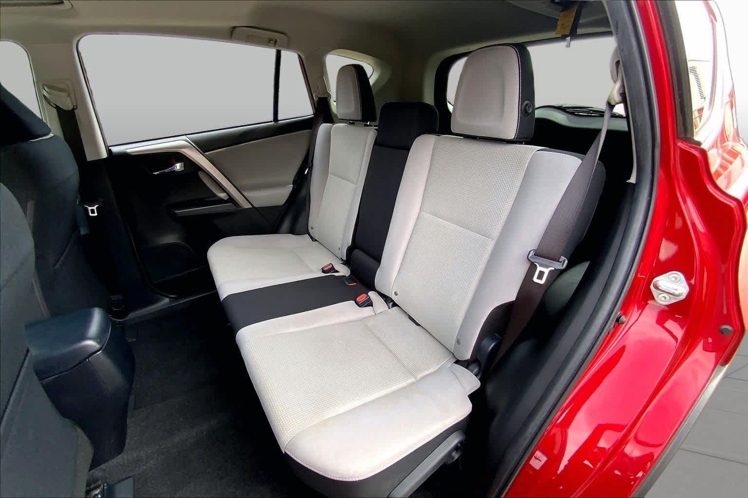 Used 2016 Toyota RAV4 XLE FWD image 21