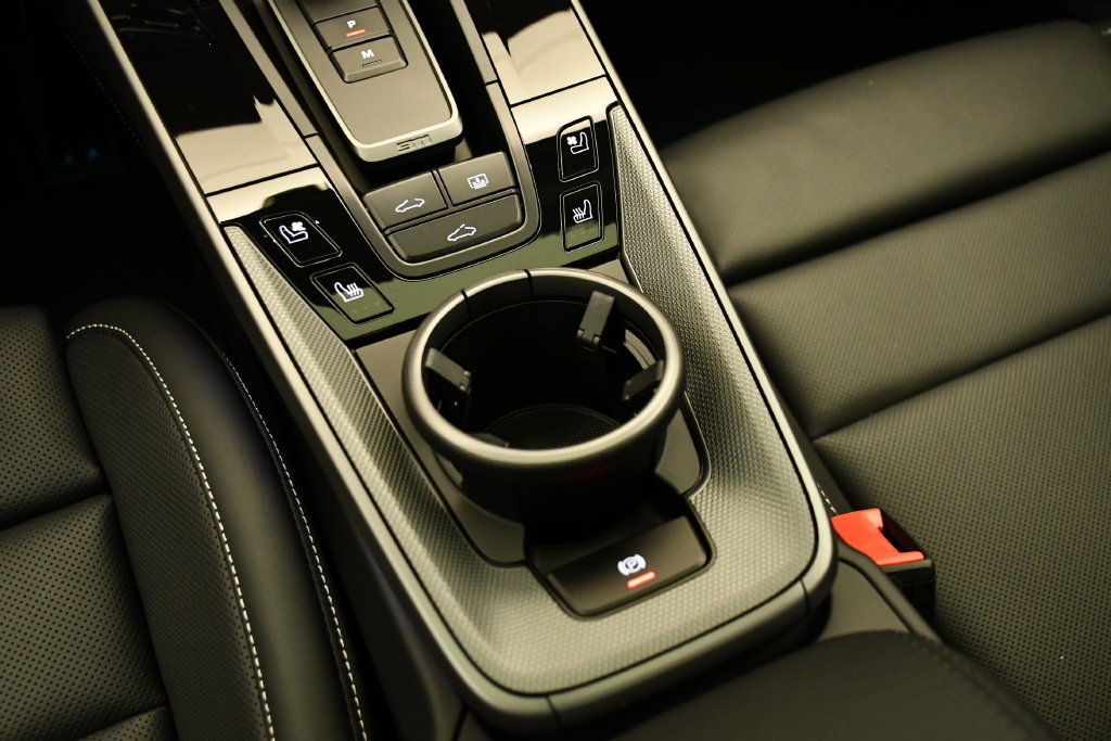 Certified 2026 Porsche 911 Carrera RWD image 33