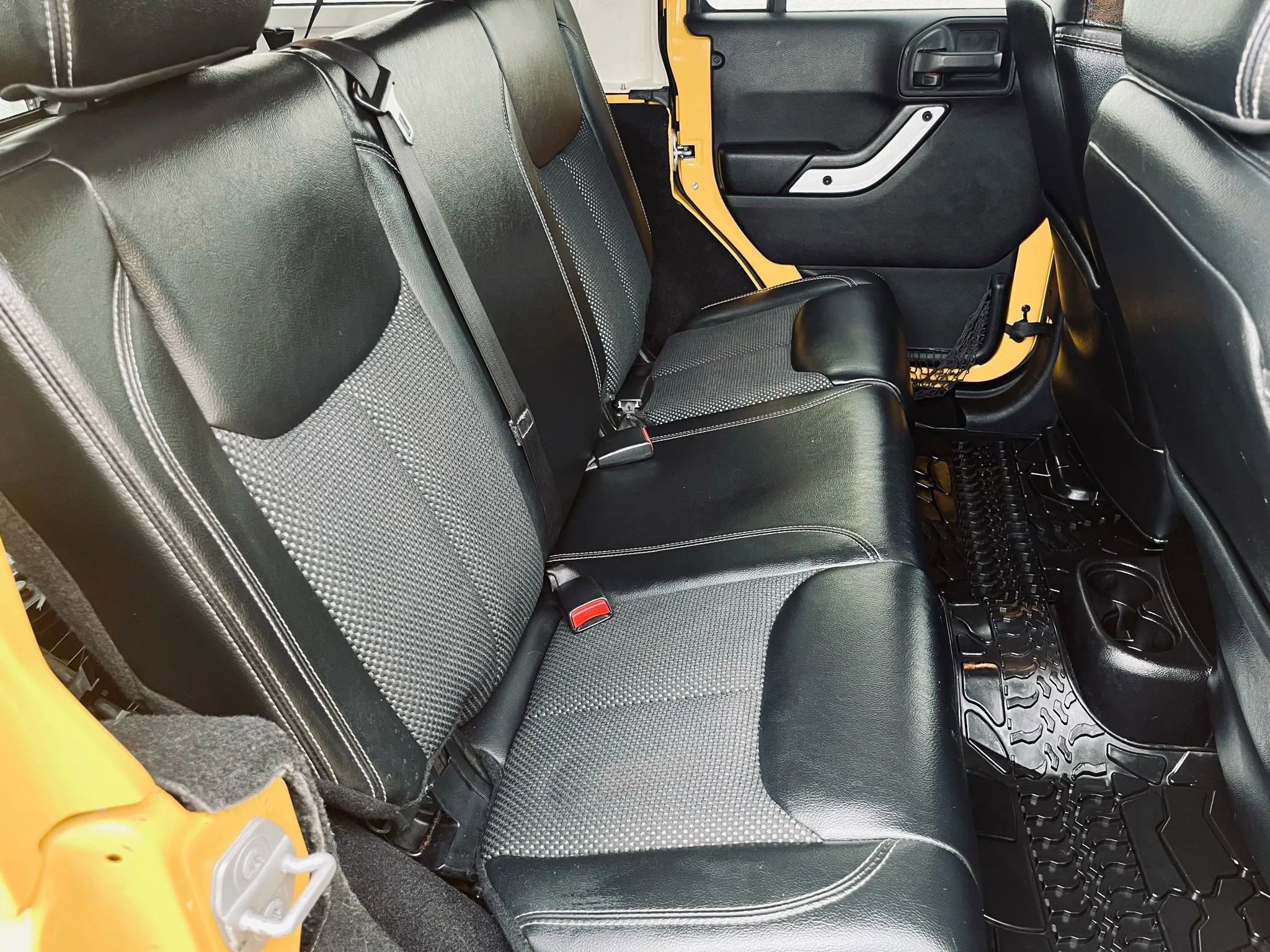 Used 2015 Jeep Wrangler Unlimited Sahara image 18