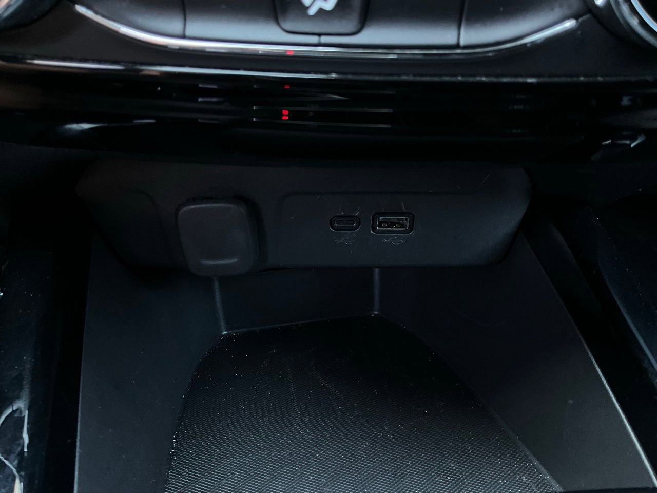 Used 2025 Chevrolet Trax LT image 23