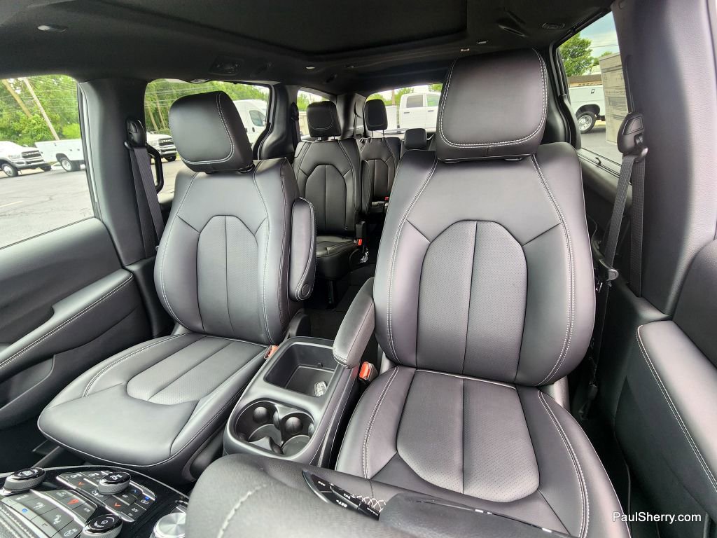 New 2026 Chrysler Pacifica Select image 23
