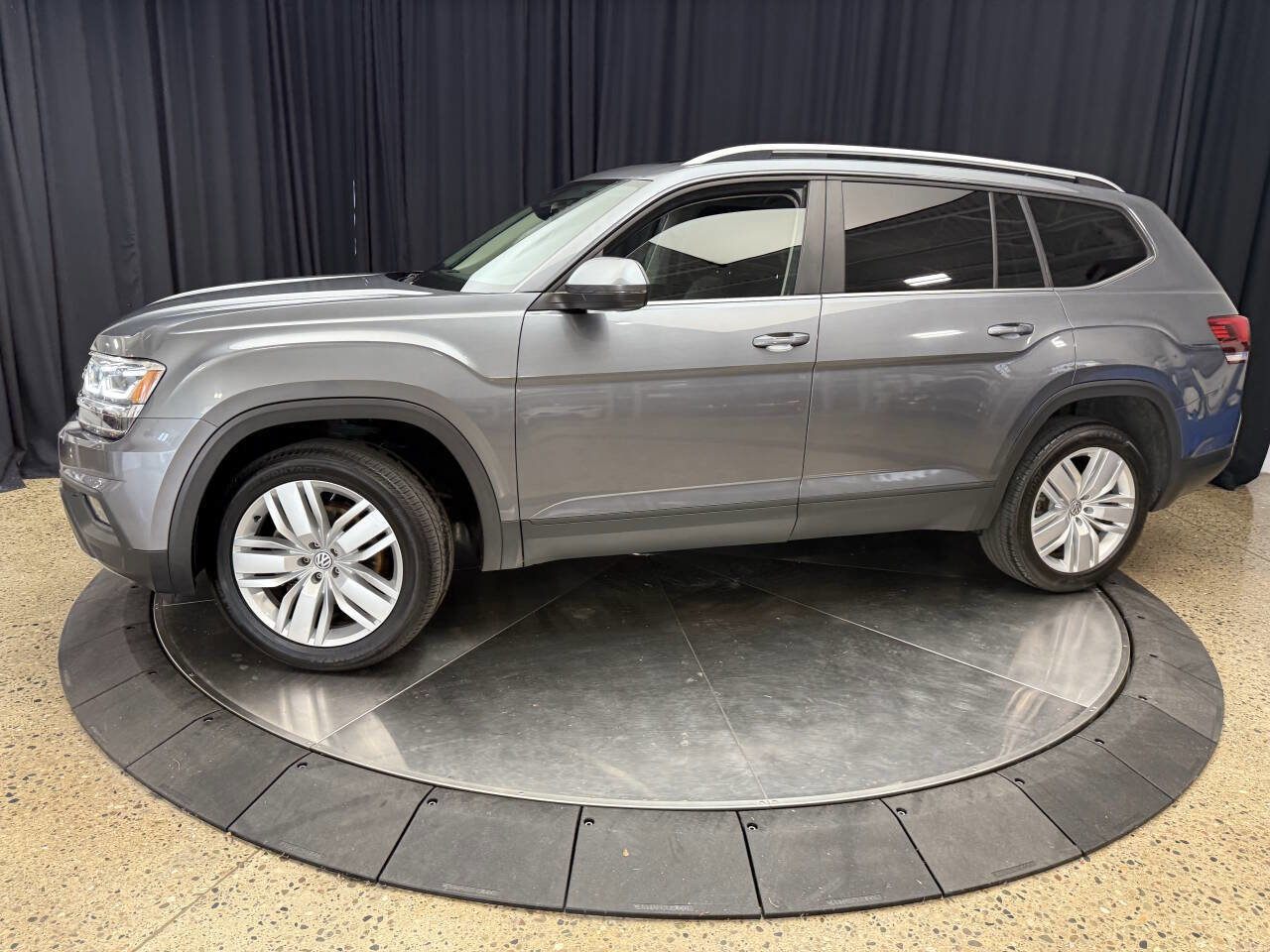 Used 2019 Volkswagen Atlas SE w/ Panoramic Sunroof Package image 4