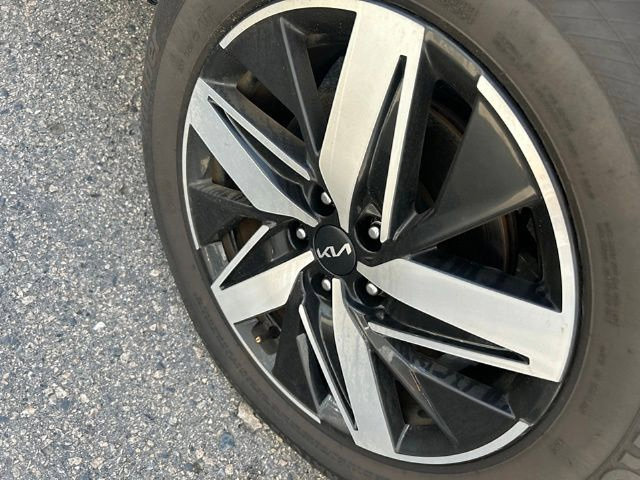 Certified 2023 Kia Sorento EX w/ Panoramic Sunroof Package FWD image 2