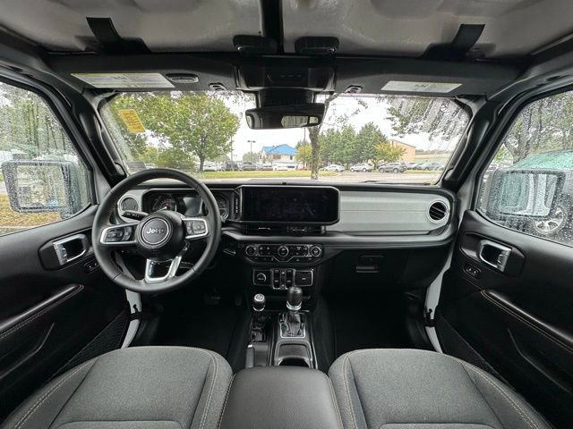 Used 2024 Jeep Wrangler Unlimited Sahara w/ Technology Group image 4