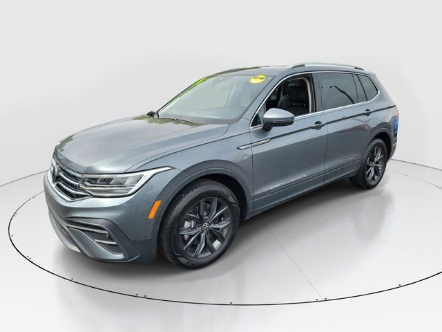 Certified 2024 Volkswagen Tiguan SE FWD image 36
