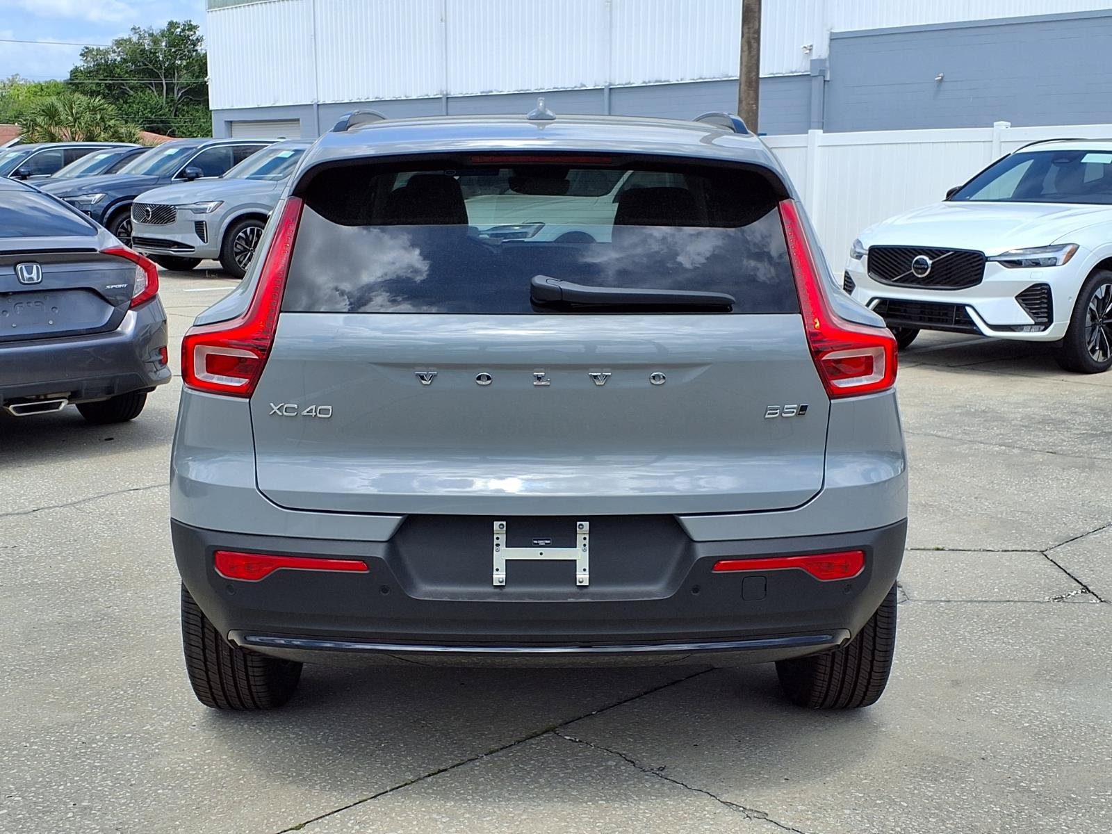 New 2026 Volvo XC40 B5 Plus w/ Protection Package Premier AWD/4WD image 6