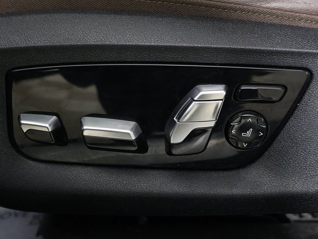 Used 2021 BMW 740i xDrive w/ Premium Package image 34