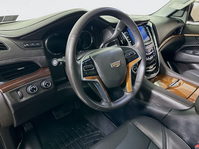 Used 2016 Cadillac Escalade Luxury image 9