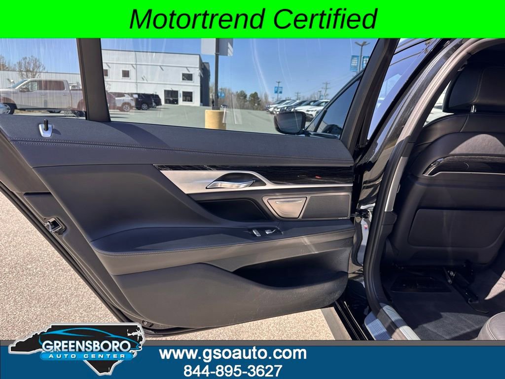 Used 2019 BMW 750i w/ M Sport Package RWD image 23