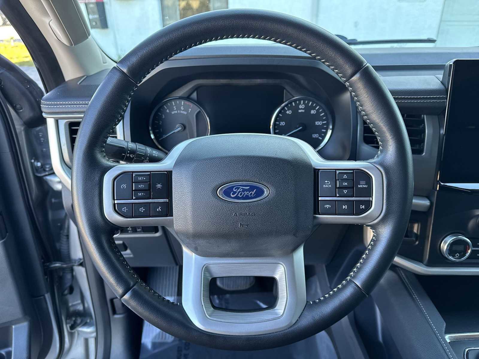 Used 2024 Ford Expedition XLT image 21