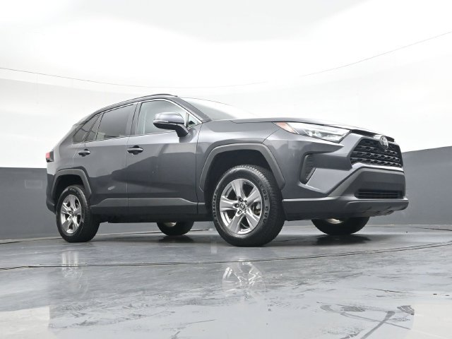 Used 2025 Toyota RAV4 XLE FWD image 30