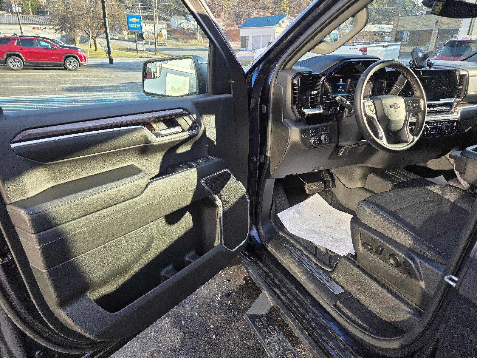 Used 2024 Chevrolet Silverado 1500 RST w/ Max Trailering Package image 12