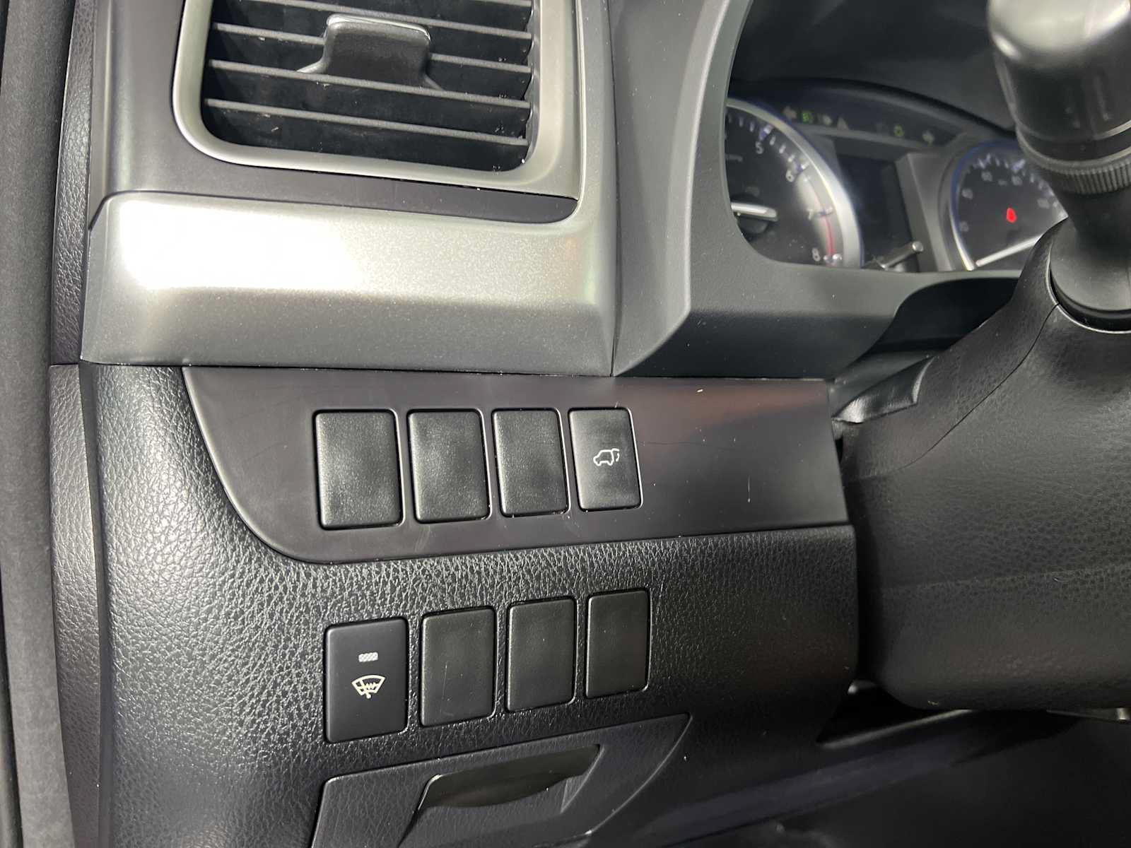 Used 2015 Toyota Highlander XLE FWD image 35