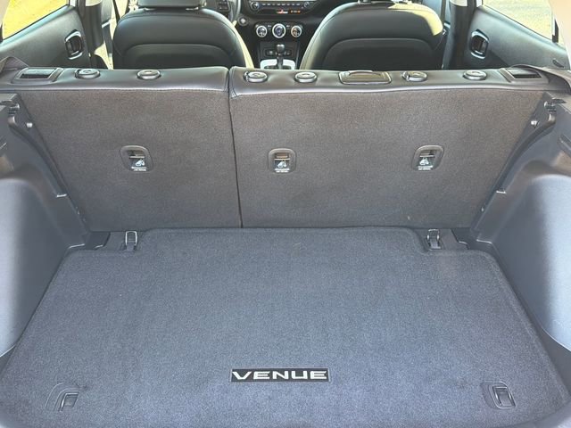 Used 2025 Hyundai Venue Limited FWD image 10