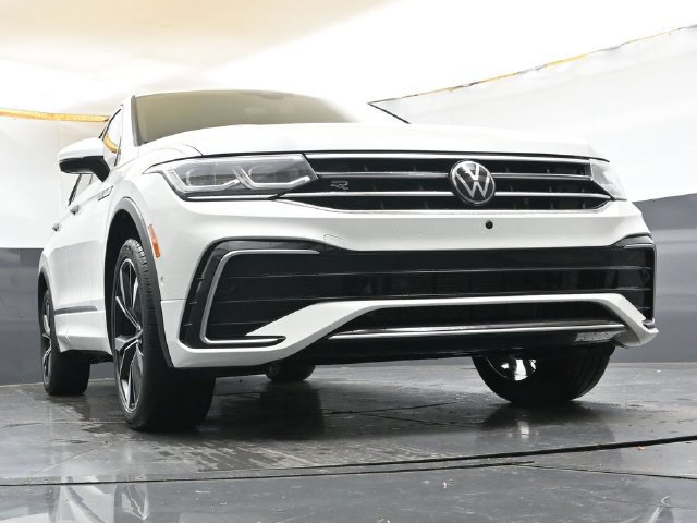 Used 2024 Volkswagen Tiguan SEL R-Line AWD/4WD image 35