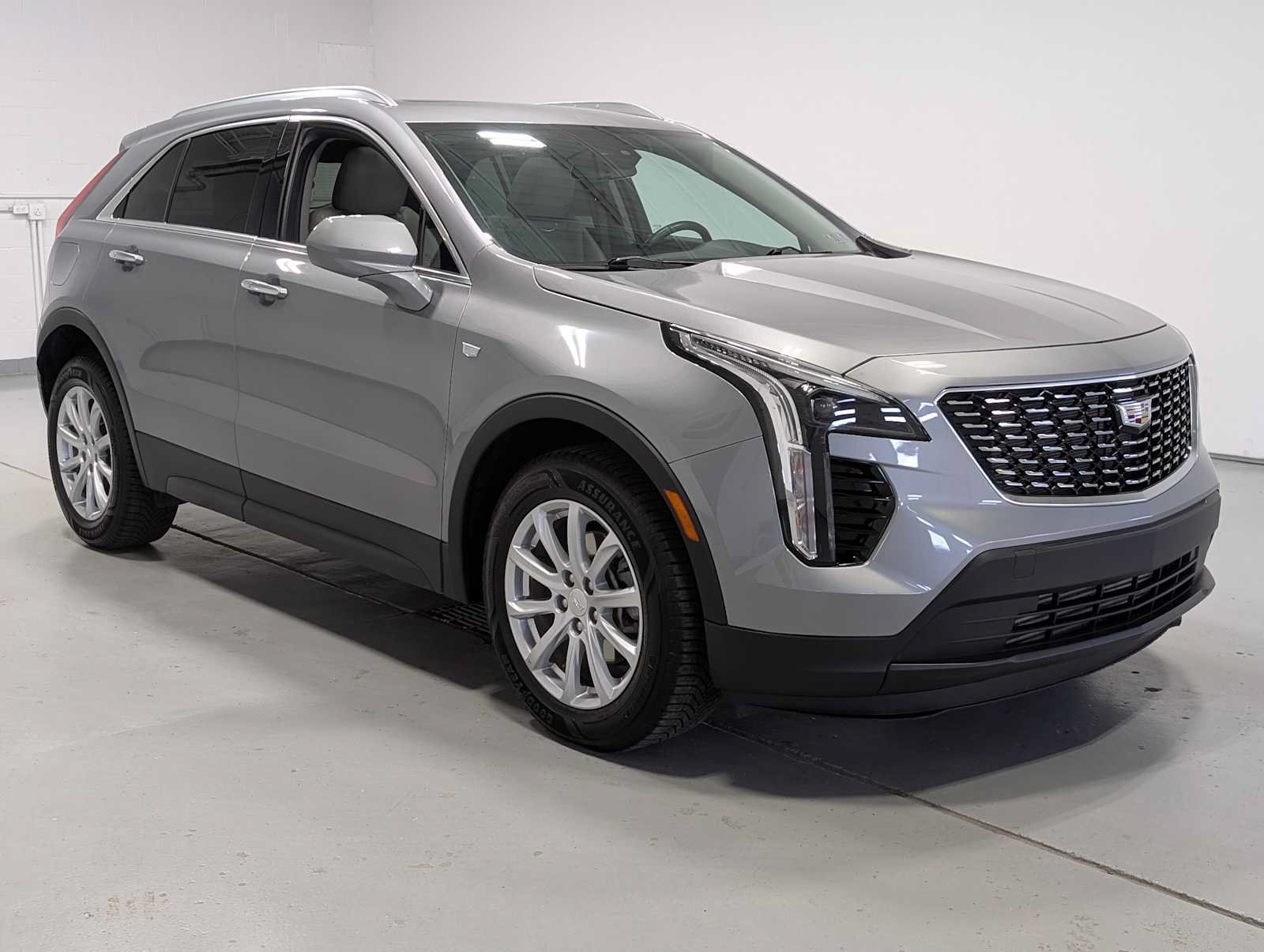 Used 2023 Cadillac XT4 Luxury w/ Cold Weather Package AWD/4WD image 6