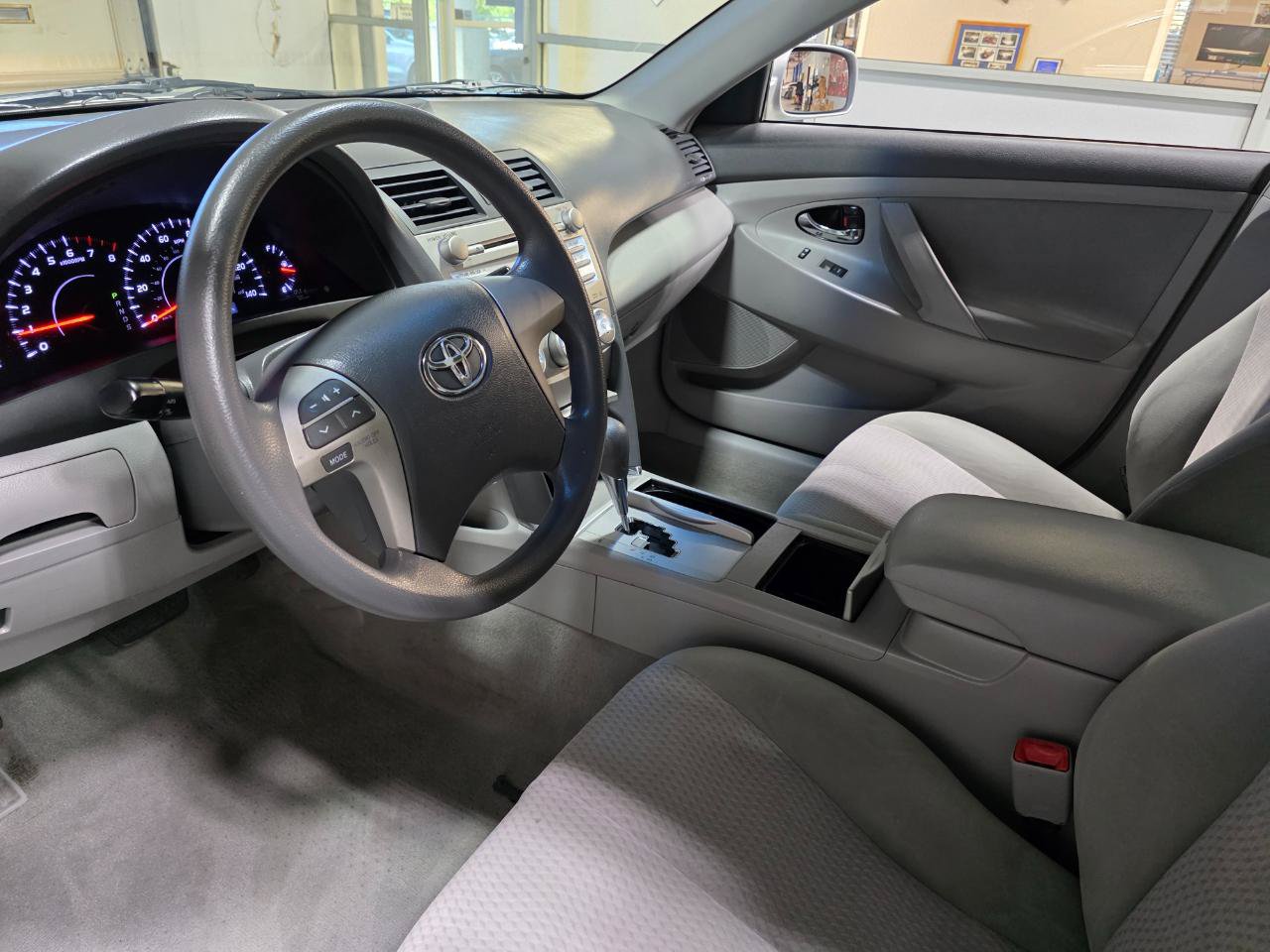Used 2011 Toyota Camry LE FWD image 16