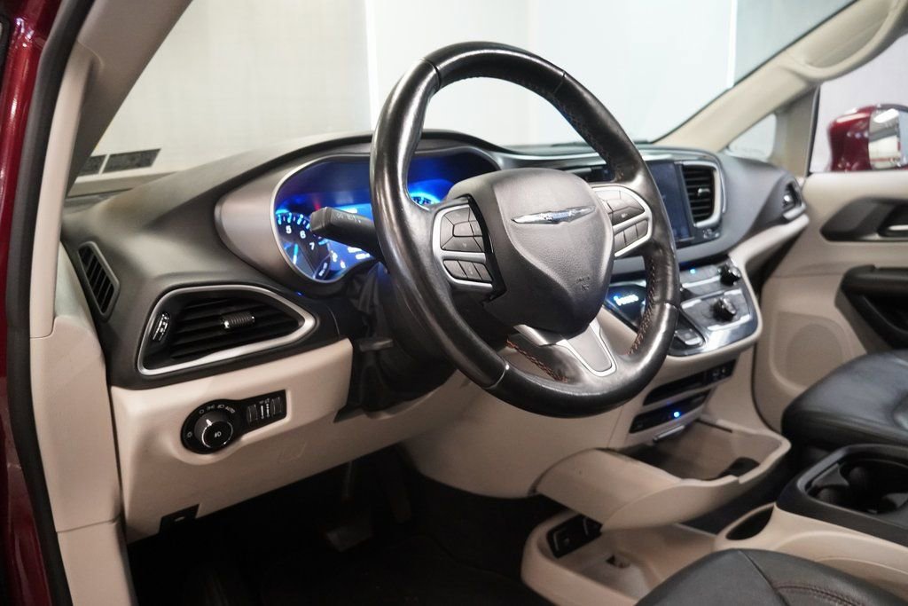 Used 2020 Chrysler Pacifica Touring-L Plus image 6