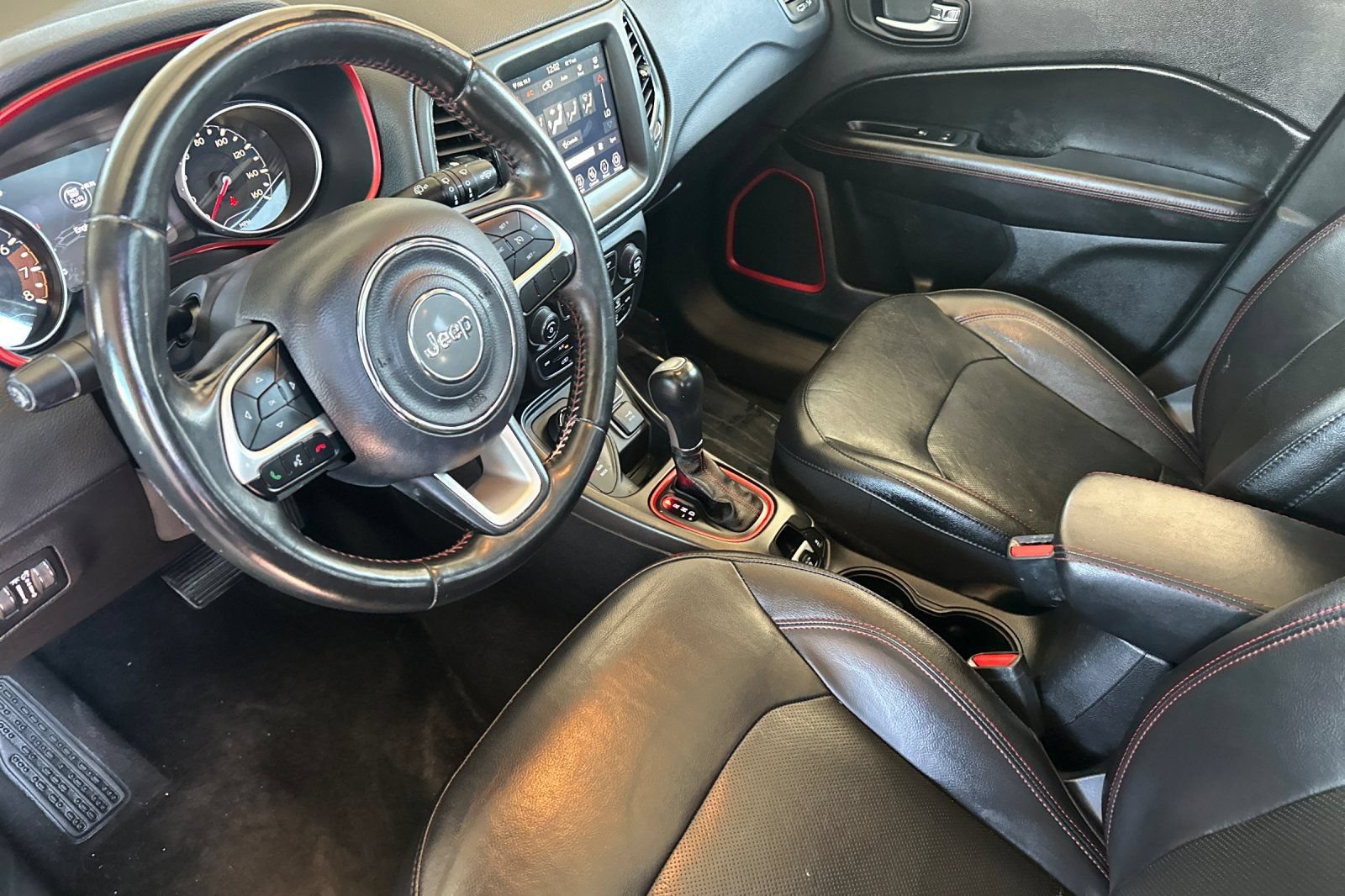 Used 2019 Jeep Compass Trailhawk w/ Leather Interior Group AWD/4WD image 10