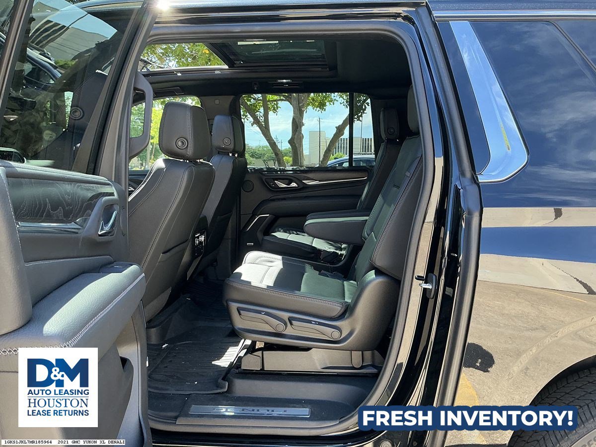 Used 2021 GMC Yukon XL Denali w/ Denali Premium Package image 9