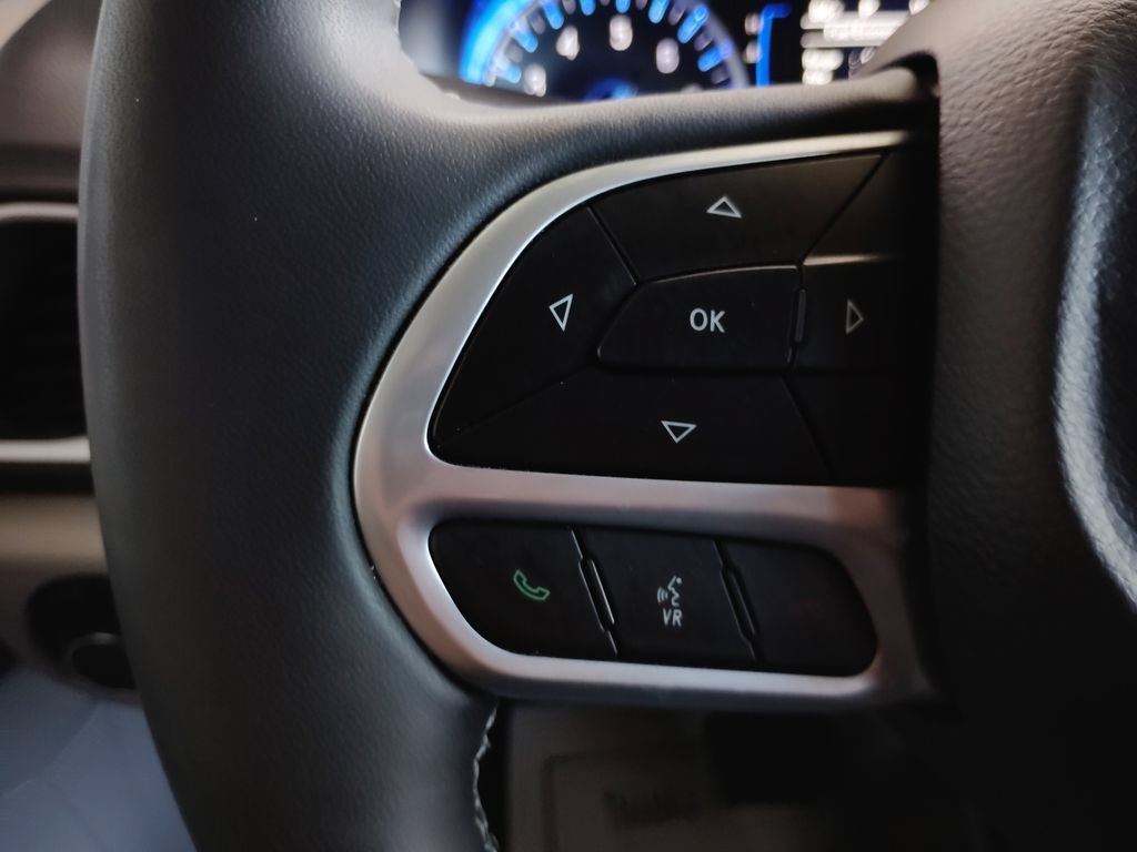 Used 2023 Chrysler Voyager LX FWD image 29