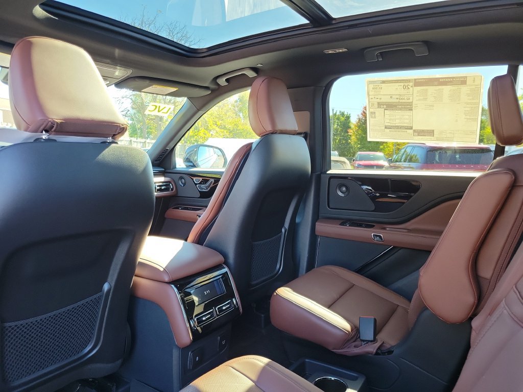 New 2027 Lincoln Aviator Reserve AWD/4WD image 16