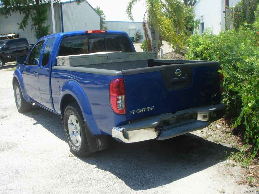 Used 2013 Nissan Frontier SV image 6