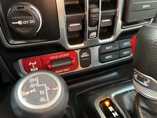 Used 2024 Jeep Gladiator Mojave w/ Convenience Group image 25