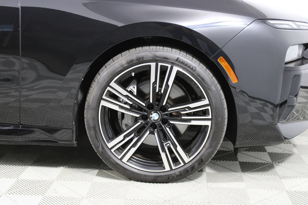 Used 2024 BMW i7 xDrive60 AWD/4WD image 47