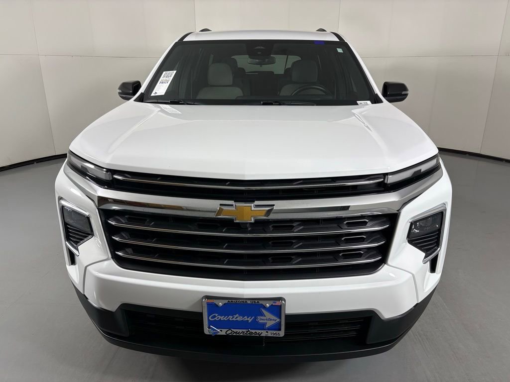 Used 2025 Chevrolet Traverse LT AWD/4WD image 3