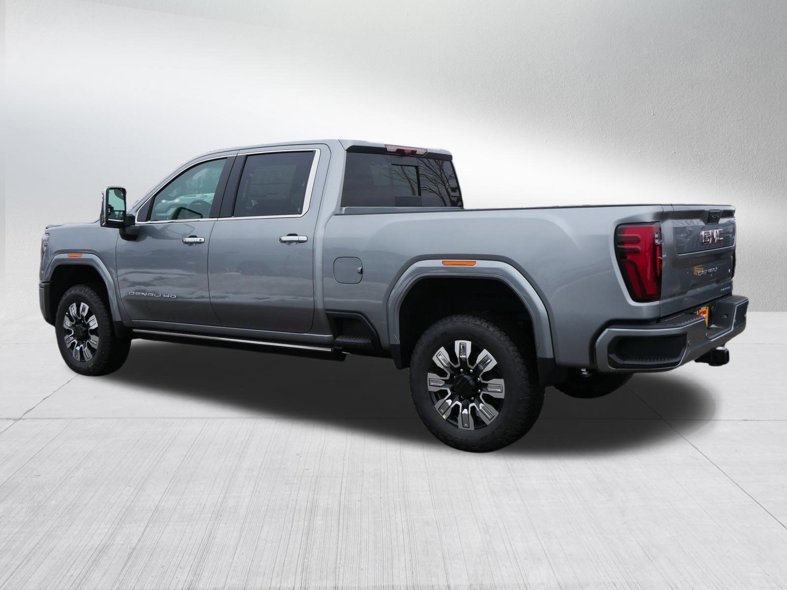 New 2026 GMC Sierra 3500 Denali w/ Denali Reserve Package AWD/4WD image 2