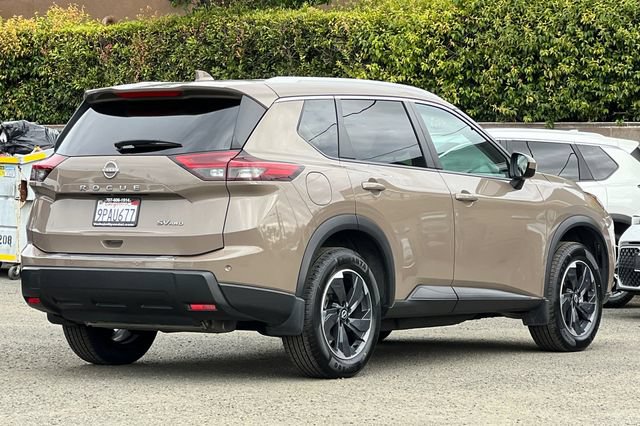 Used 2024 Nissan Rogue SV w/ SV Premium Package AWD/4WD image 5